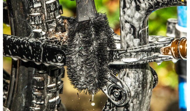 Щетка Muc-Off Two Prong - дополнительное фото 1