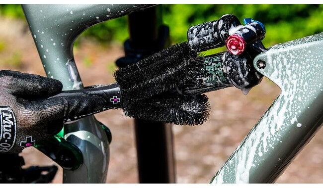 Щетка Muc-Off Two Prong - дополнительное фото 2