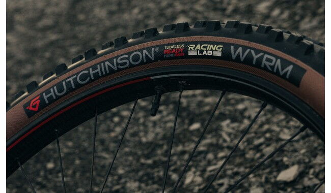 Покрышка Hutchinson Wyrm Racing Lab 29x2.4" - дополнительное фото 7