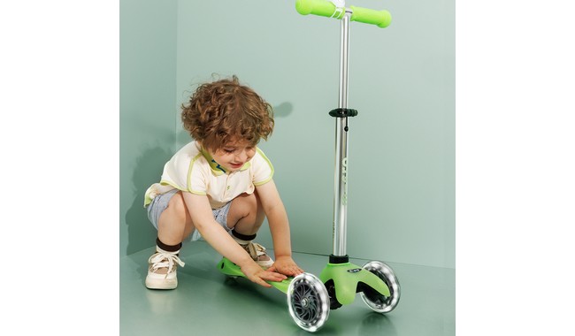 Самокат Micro Mini Deluxe Glow LED - дополнительное фото 8