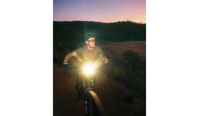 Велофара Knog Blinder E 2300 - дополнительное фото 10